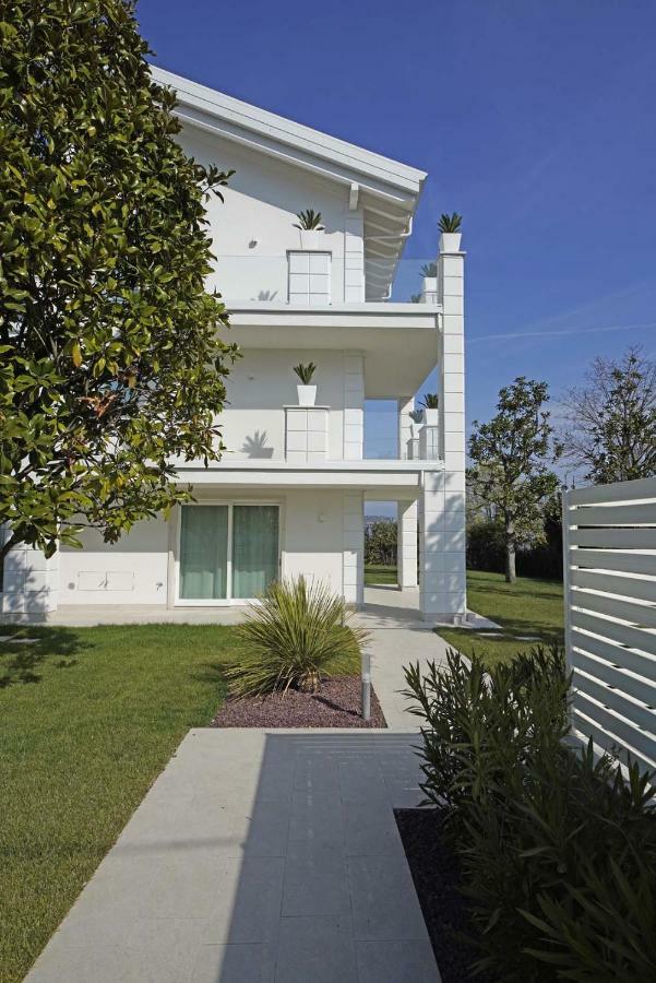 Villa Bianca Luxury Apartments Desenzano del Garda Exterior foto